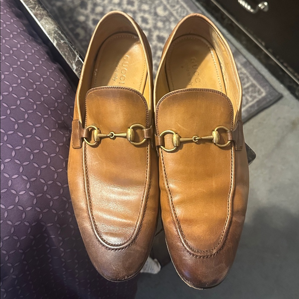 Gucci Men's Jordan’s Leather Loafers with Gold Detail - Picture 4 of 9
